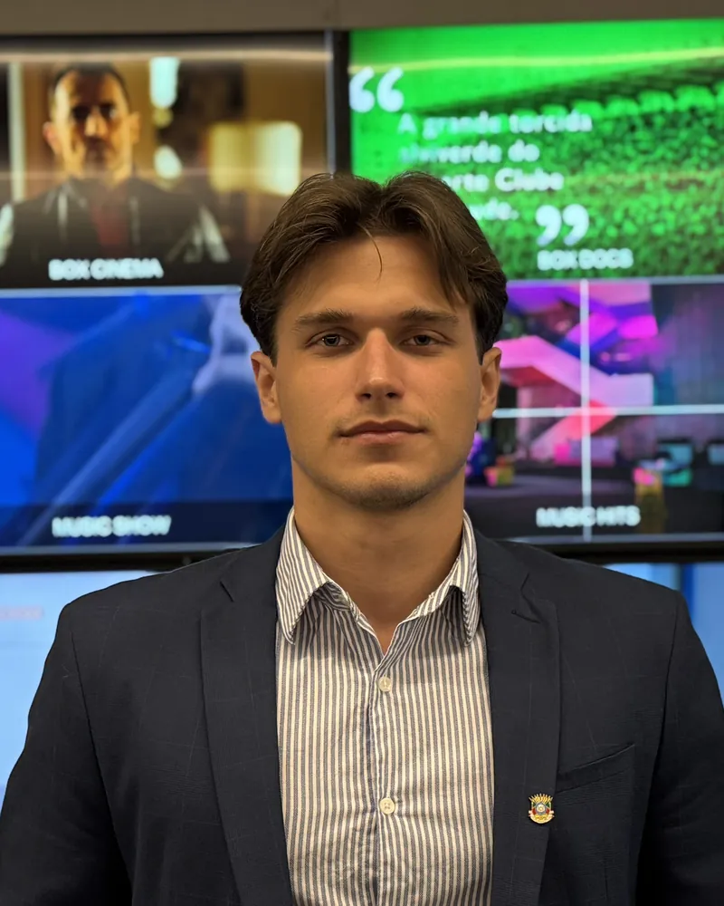 João Gonçalves em estúdio de TV